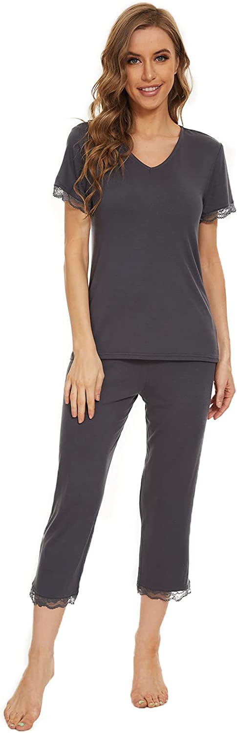 DE Mnemo Schlafanzug Damen Kurzarm Pyjama Capri mit V-Ausschnitt und Caprihose 2 Stück Weiche Nachtwäsche Loungewear mit Spitzendekoration